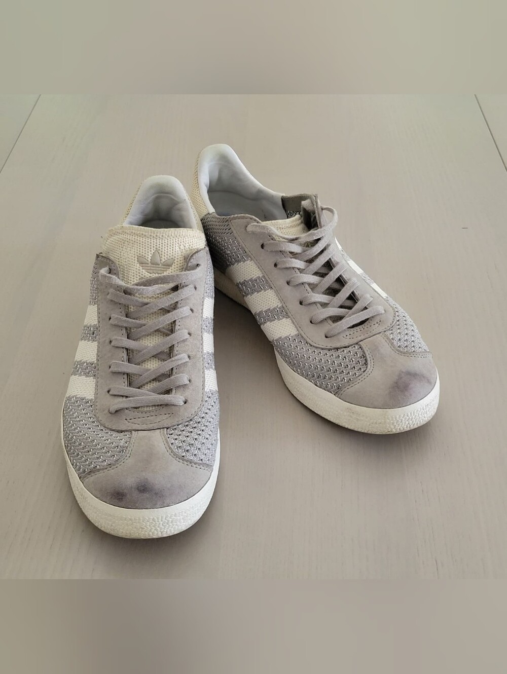 Adidas Men’s Light Gray & White Mesh Suede Sneakers Gazelle Primeknit Sz 10